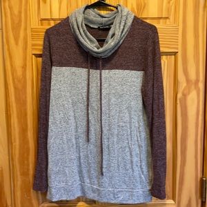 Women’s Pink Clover sweater, medium